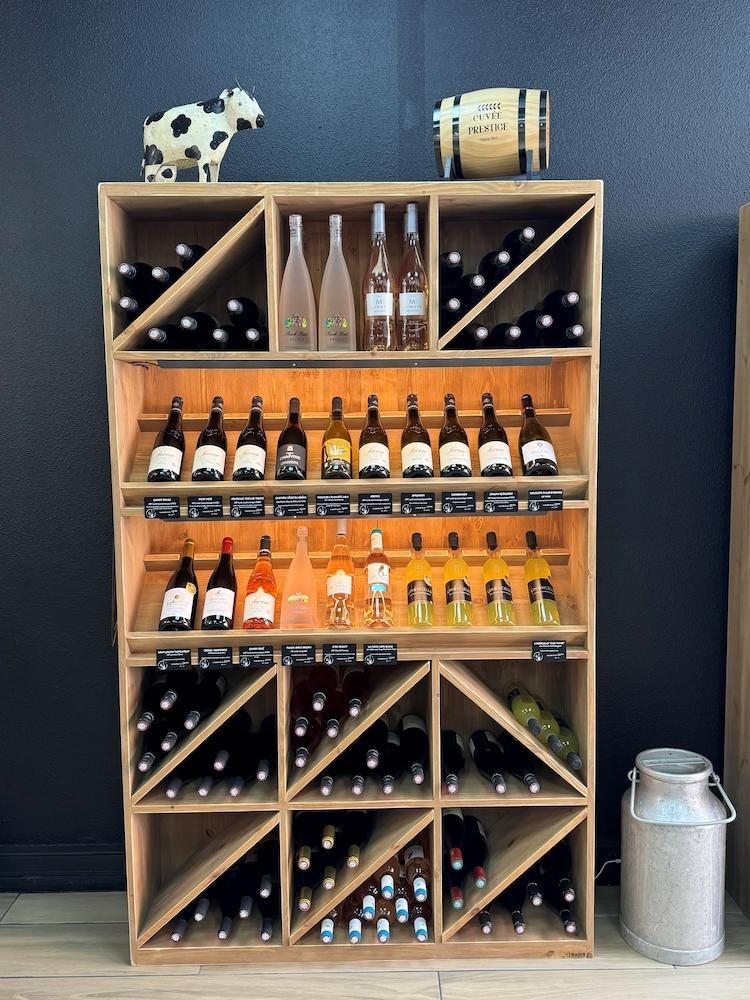Aménagez votre boutique de cave à vin avec les étagères professionnelles Tradis Aménagez votre boutique de cave à vin avec les étagères professionnelles Tradis
